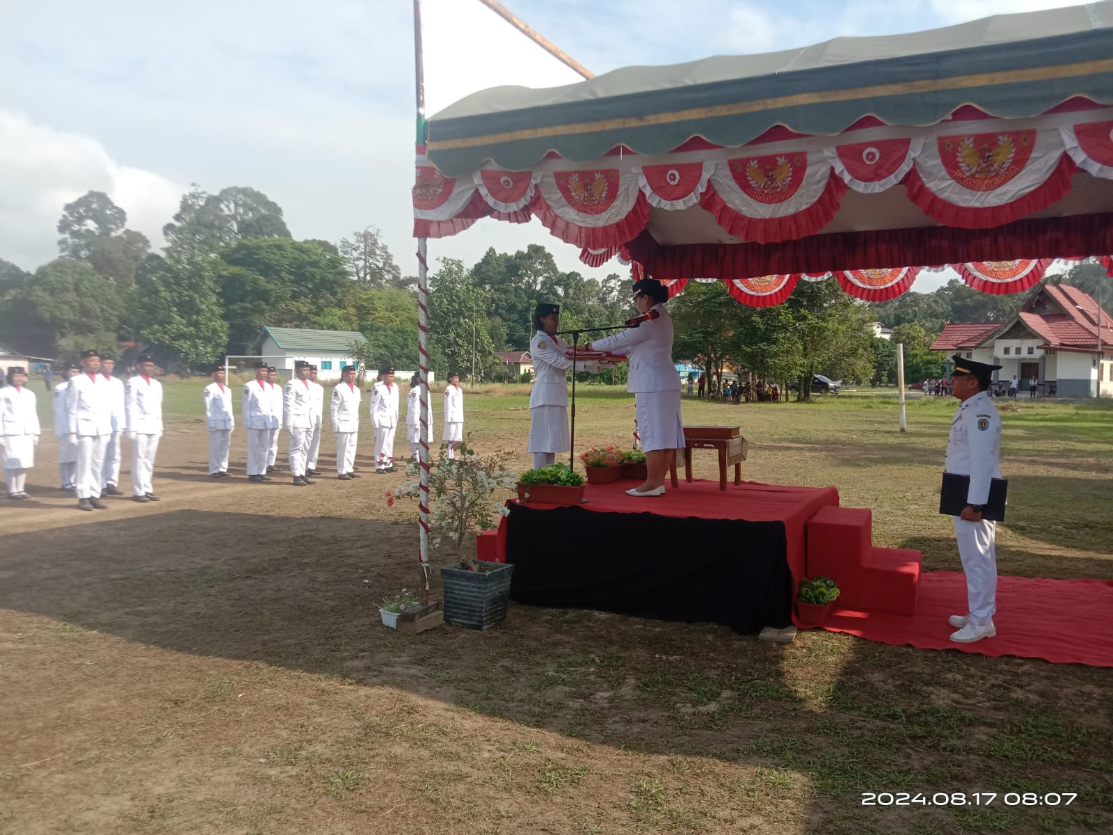 Pengibaran Bendera Merah Putih